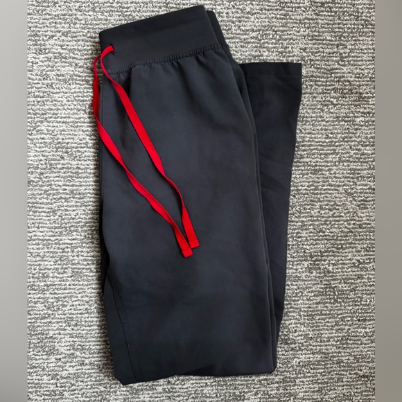 Figs Women’s Livingston Charcoal - Picture 2 of 3